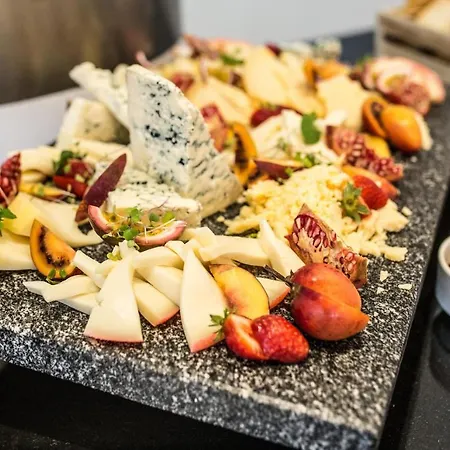 فندق The Views Oasis كانيكو