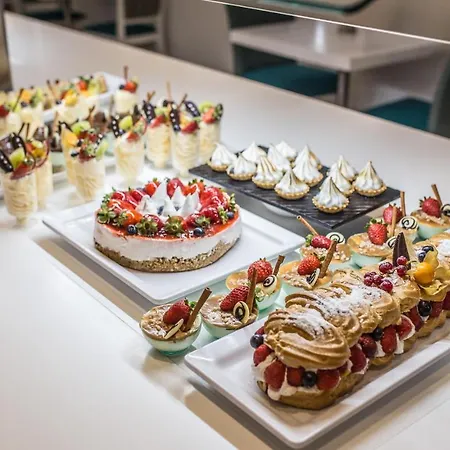 فندق The Views Oasis كانيكو