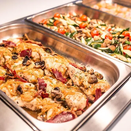 The Views Oasis فندق 4*