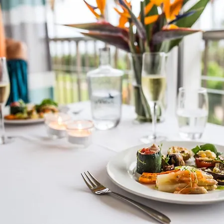 The Views Oasis فندق 4*