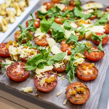 The Views Oasis فندق