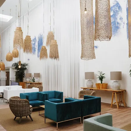 The Views Oasis فندق 4*