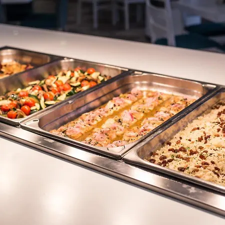 The Views Oasis فندق 4*