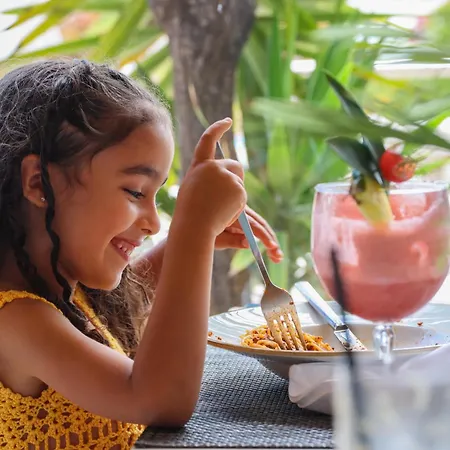 The Views Oasis Hotell Caniço