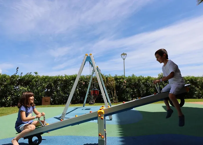 The Views Oasis Hotell 4*