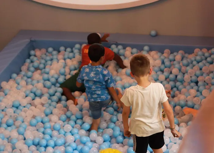 Hotell The Views Oasis 4*