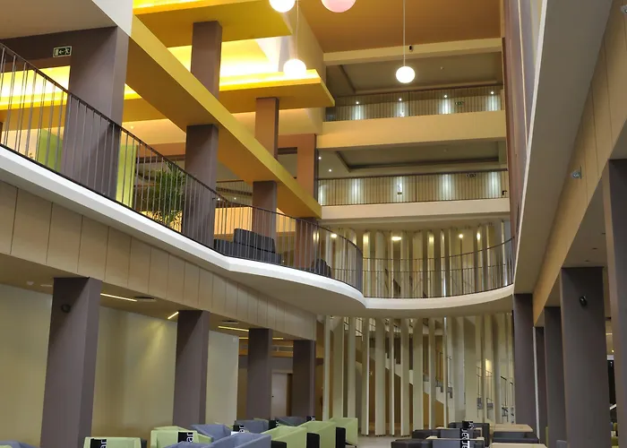 The Views Oasis Hotell 4*