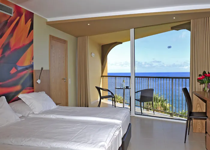 The Views Oasis Hotell 4*