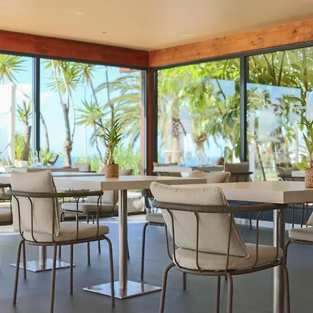 The Views Oasis Szálloda