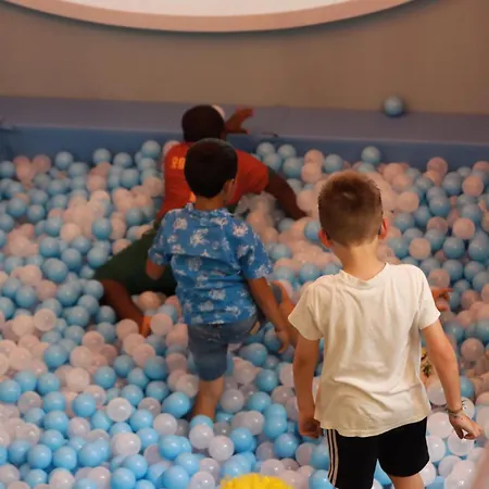 Ξενοδοχείο The Views Oasis 4*