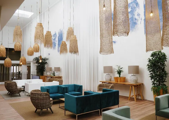 The Views Oasis Hotel 4*