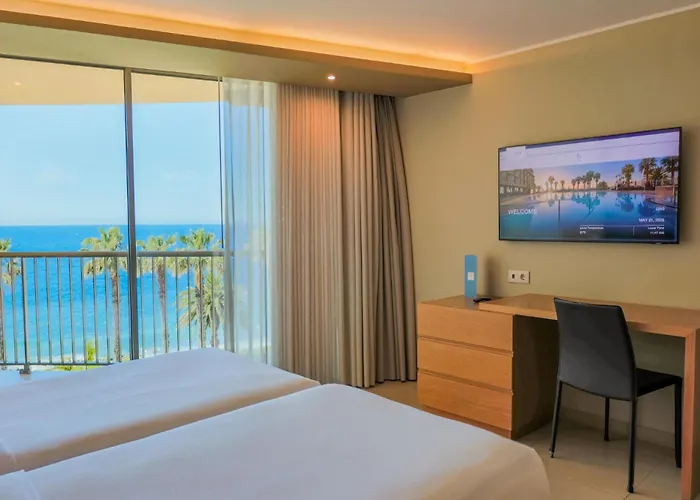 The Views Oasis Hotel 4*