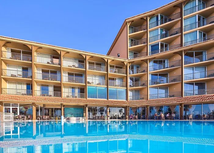 The Views Oasis Hotel 4*