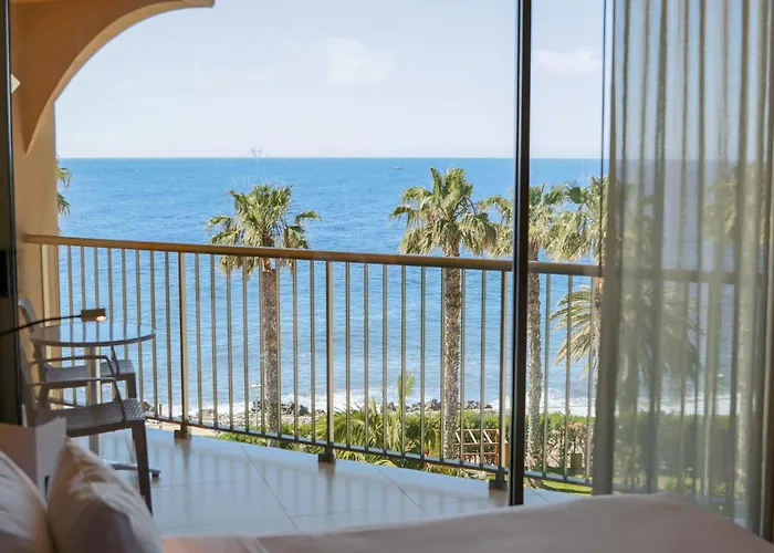 The Views Oasis Hotel 4*